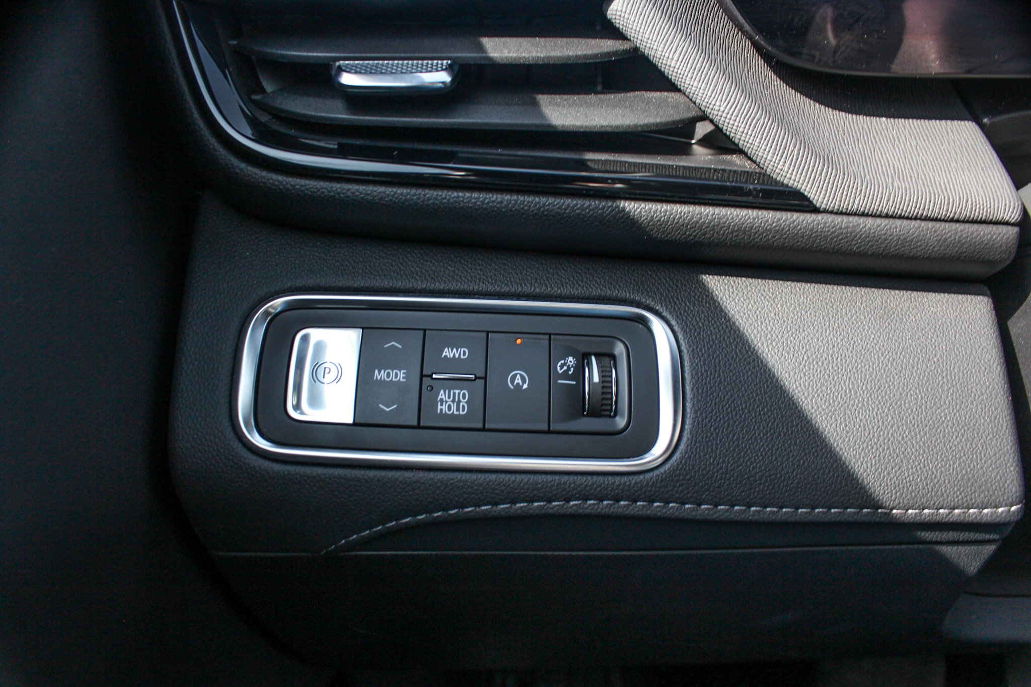 Used 2025 Buick Enclave Preferred AWD/4WD image 24
