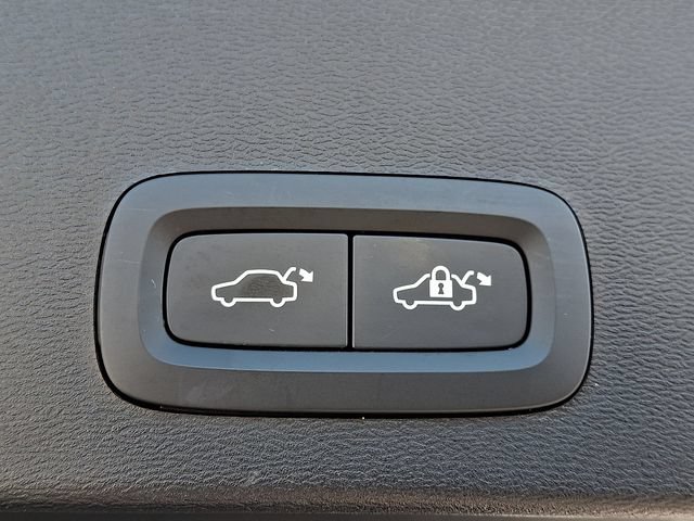 Certified 2024 Volvo XC40 B5 Ultimate w/ Protection Package Premier AWD/4WD image 31