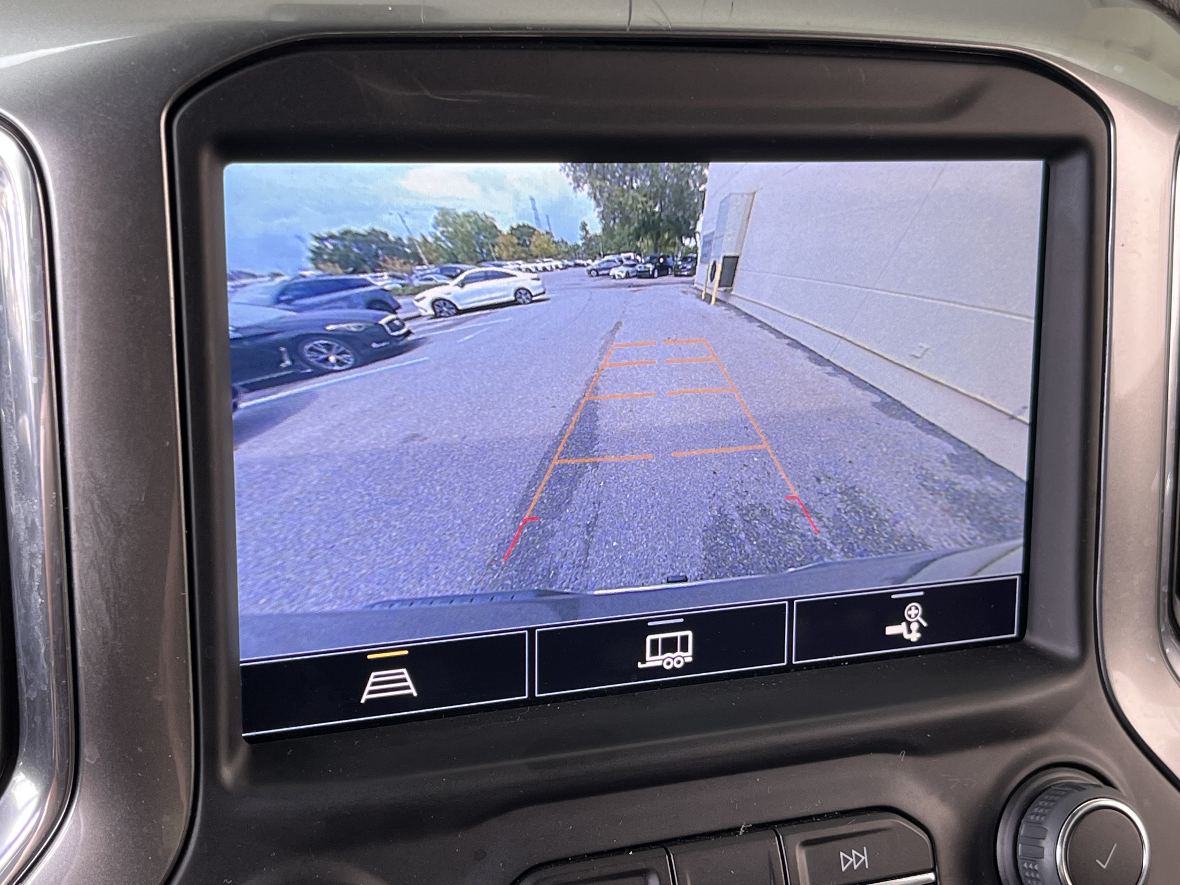 Used 2022 Chevrolet Silverado 1500 LTZ RWD image 4