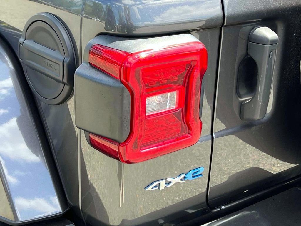 Used 2022 Jeep Wrangler Unlimited Sahara w/ Dual Top Group image 7