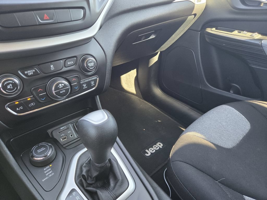 Used 2014 Jeep Cherokee Latitude w/ Comfort/Convenience Group AWD/4WD image 15