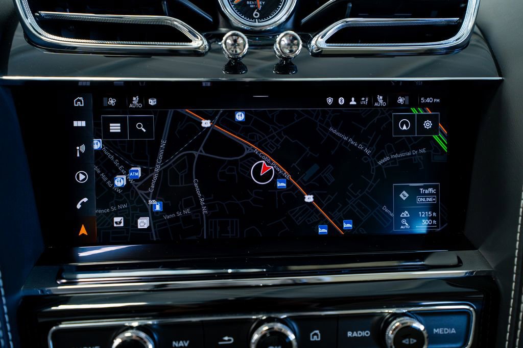 Used 2021 Bentley Bentayga Plug-In Hybrid image 41