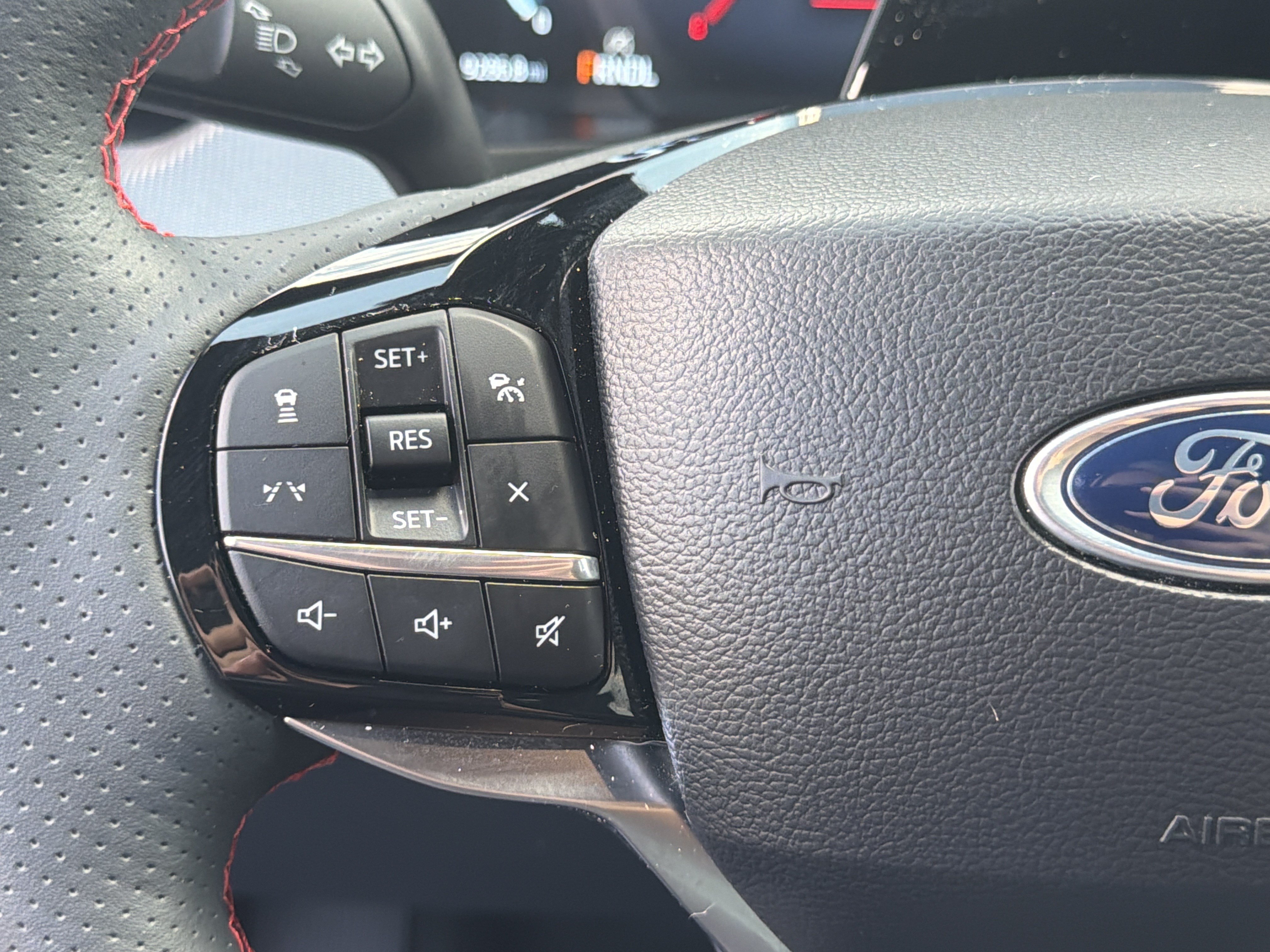 Used 2025 Ford Explorer ST-Line RWD image 31