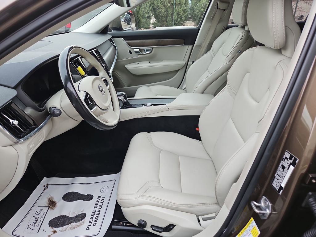 Used 2018 Volvo V90 T6 Cross Country w/ Convenience Package image 9