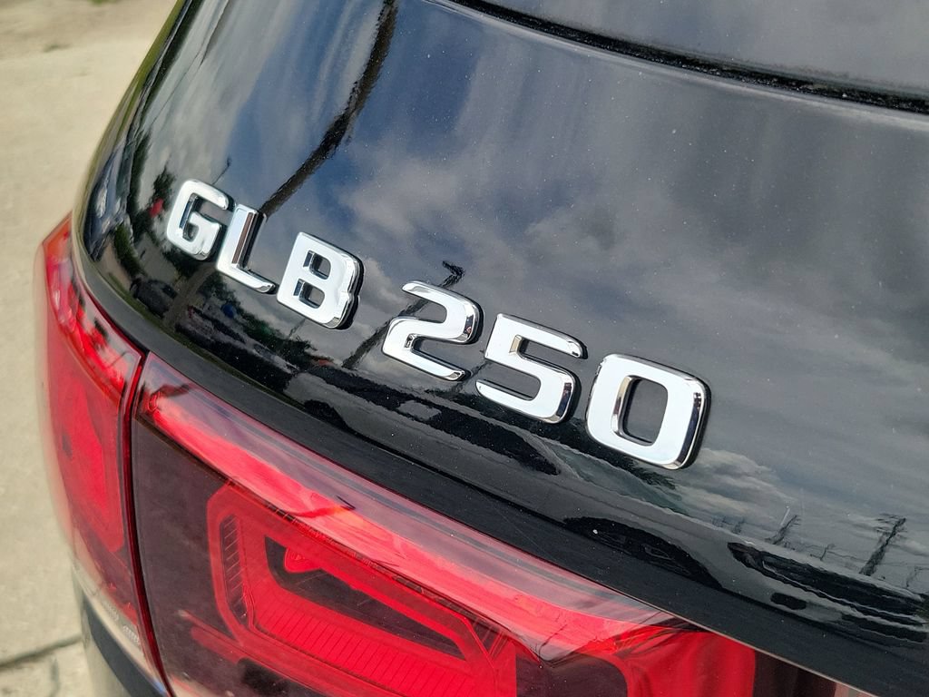 Used 2023 Mercedes-Benz GLB 250 4MATIC image 9