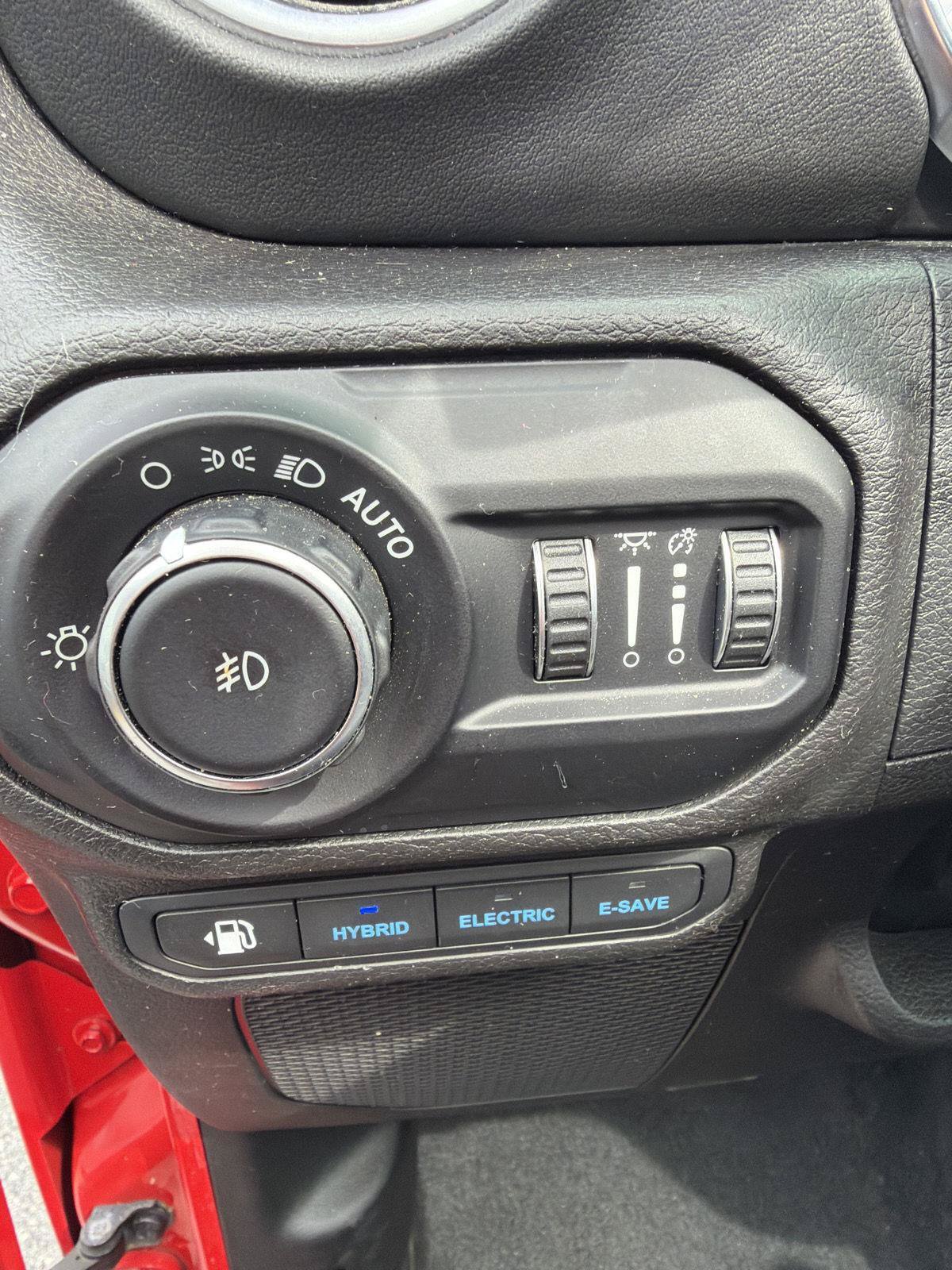Used 2022 Jeep Wrangler Unlimited Rubicon 4xe w/ Cold Weather Group AWD/4WD image 16