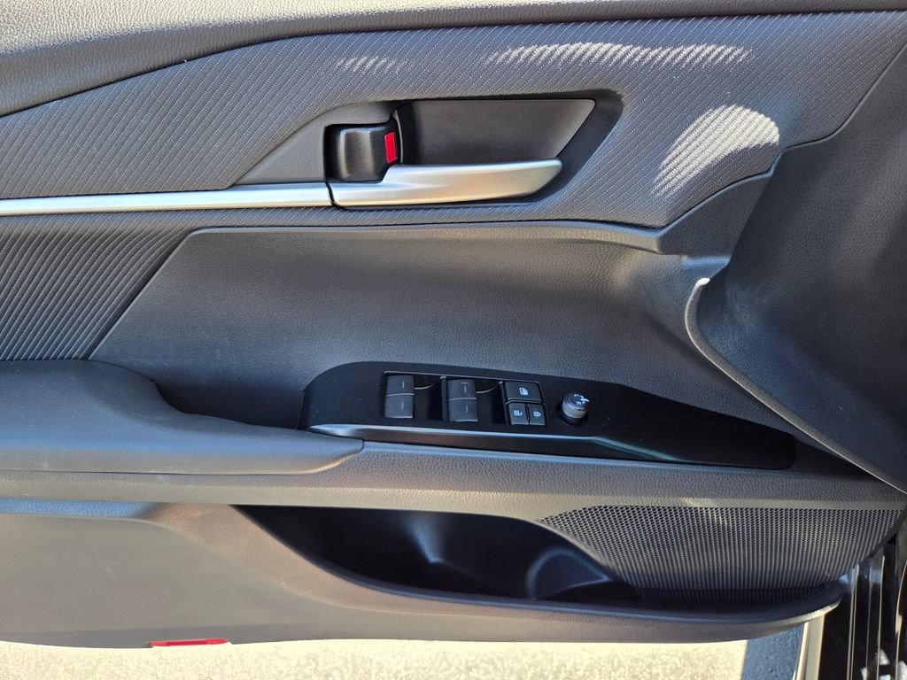 Used 2025 Toyota Camry SE FWD image 15