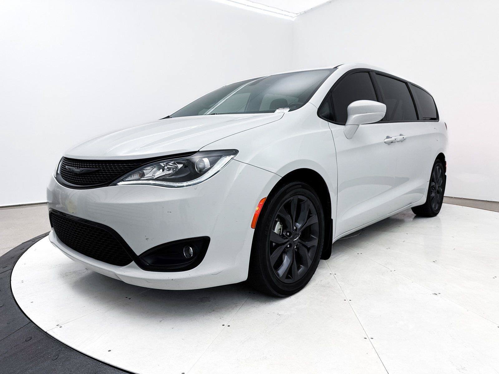 Used 2018 Chrysler Pacifica Touring Plus w/ S Appearance Package FWD image 17