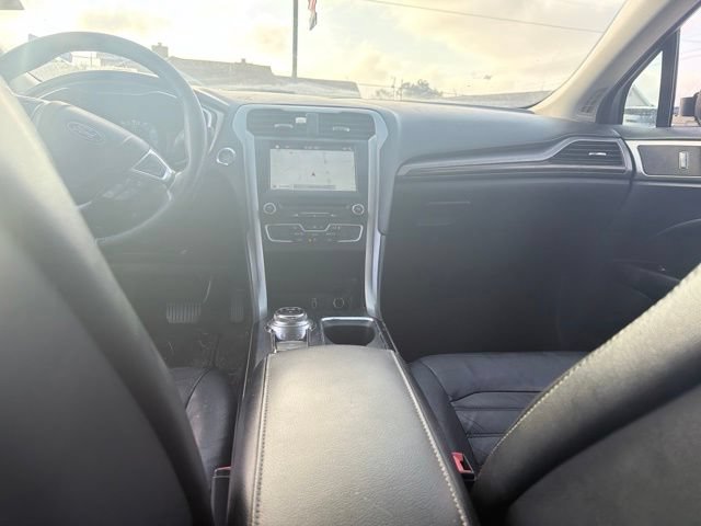 Used 2018 Ford Fusion SE w/ Fusion SE Technology Package FWD image 11