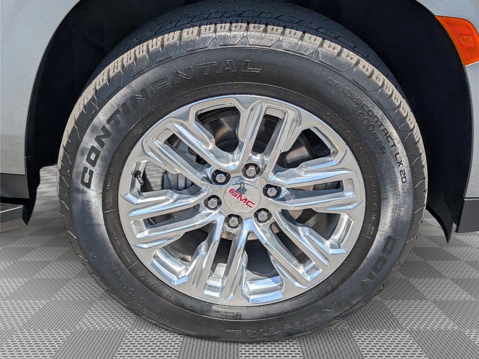 Used 2024 GMC Yukon SLT AWD/4WD image 11