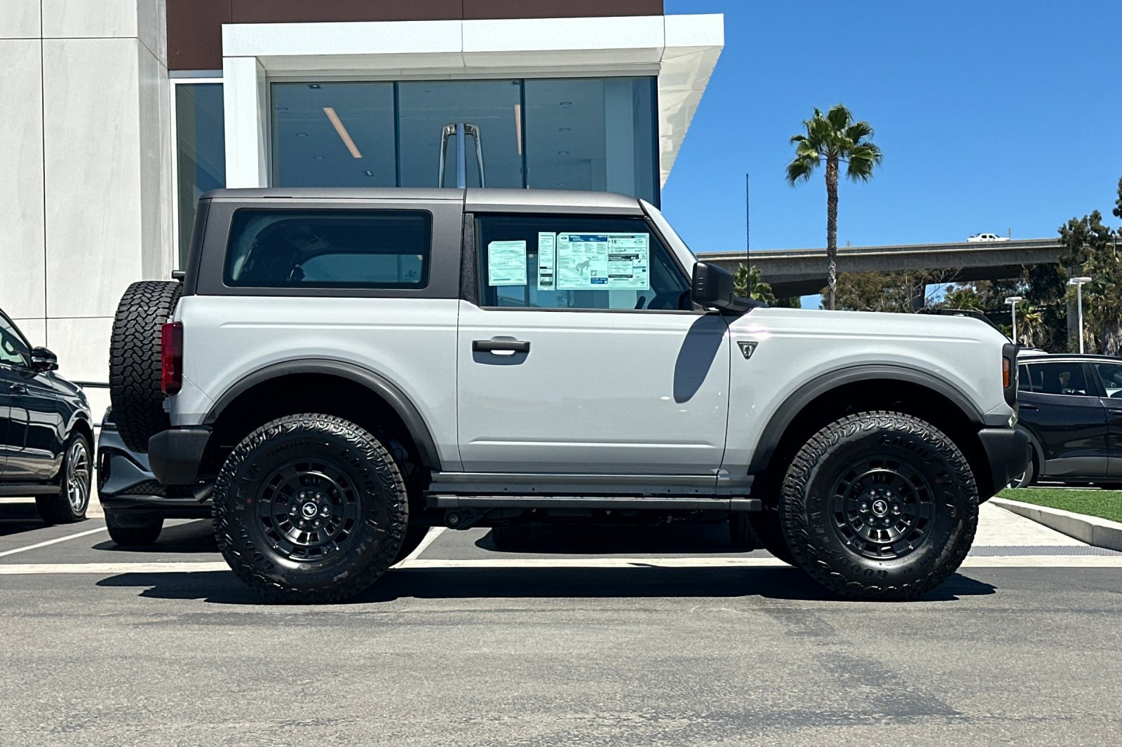 New 2026 Ford Bronco 2-Door w/ Sasquatch Package AWD/4WD image 2