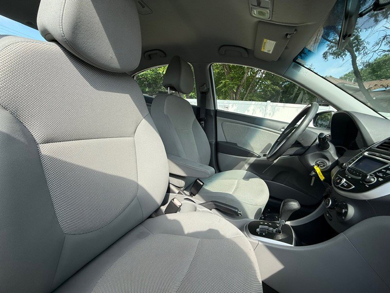 Used 2012 Hyundai Accent GLS FWD image 17