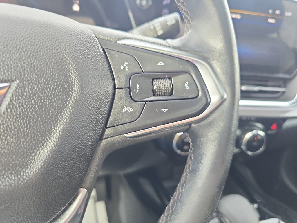 Used 2025 Chevrolet Trax ACTIV w/ Sunroof Package image 25