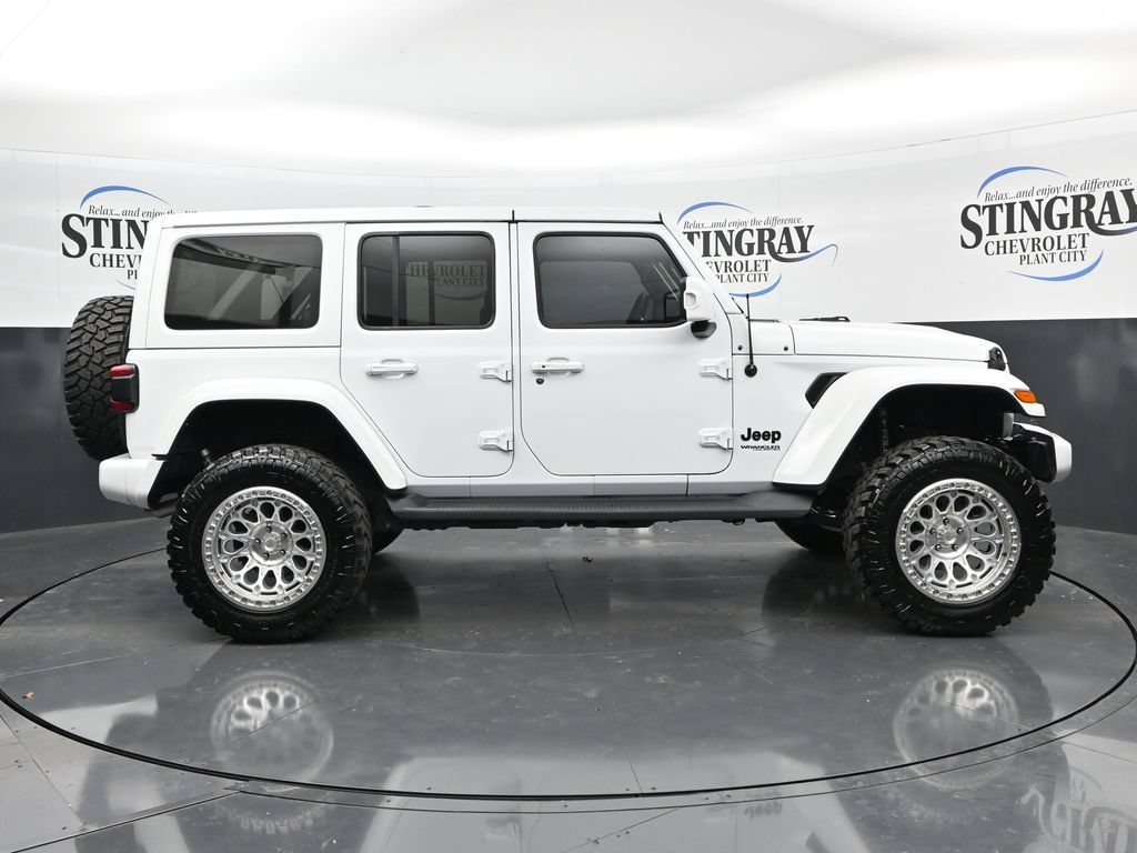 Used 2022 Jeep Wrangler Unlimited Sahara AWD/4WD image 8