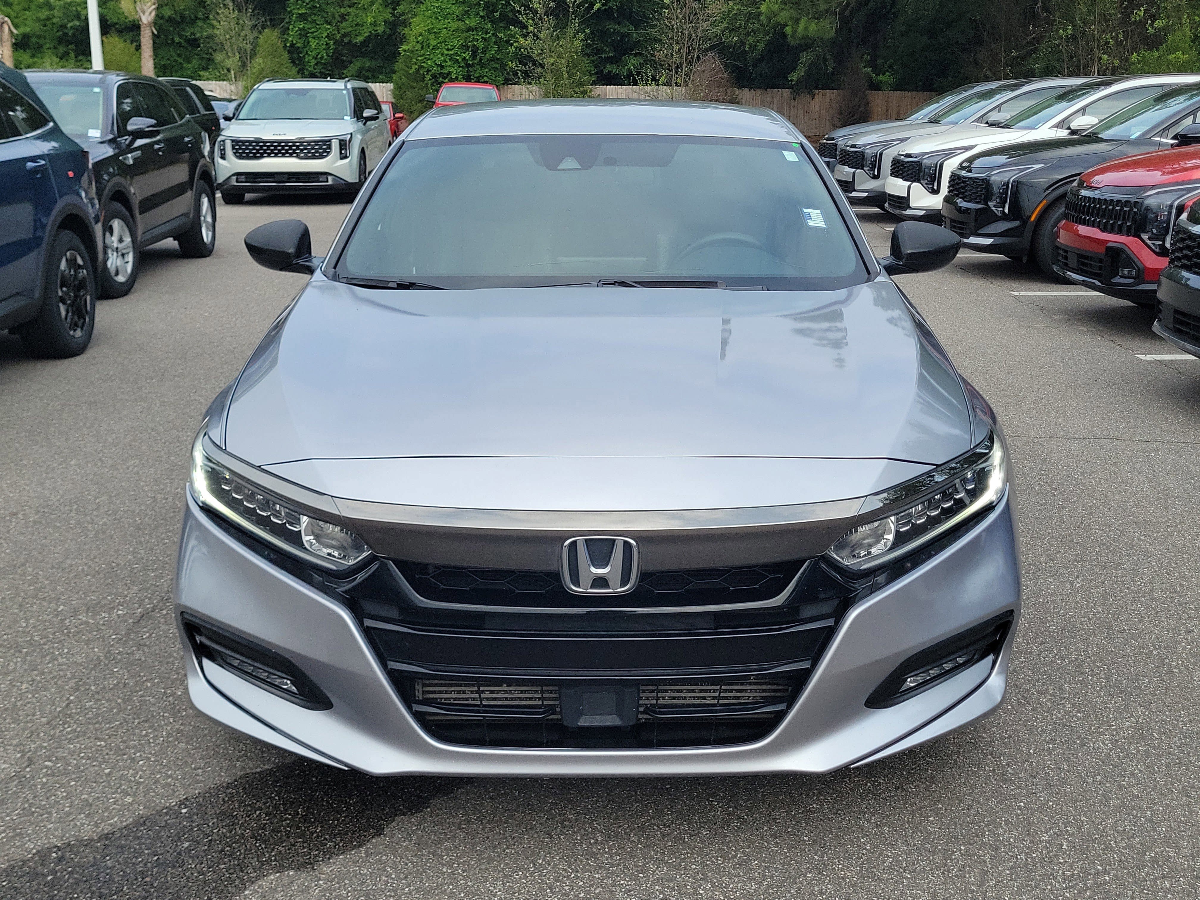 Used 2018 Honda Accord Sport image 2