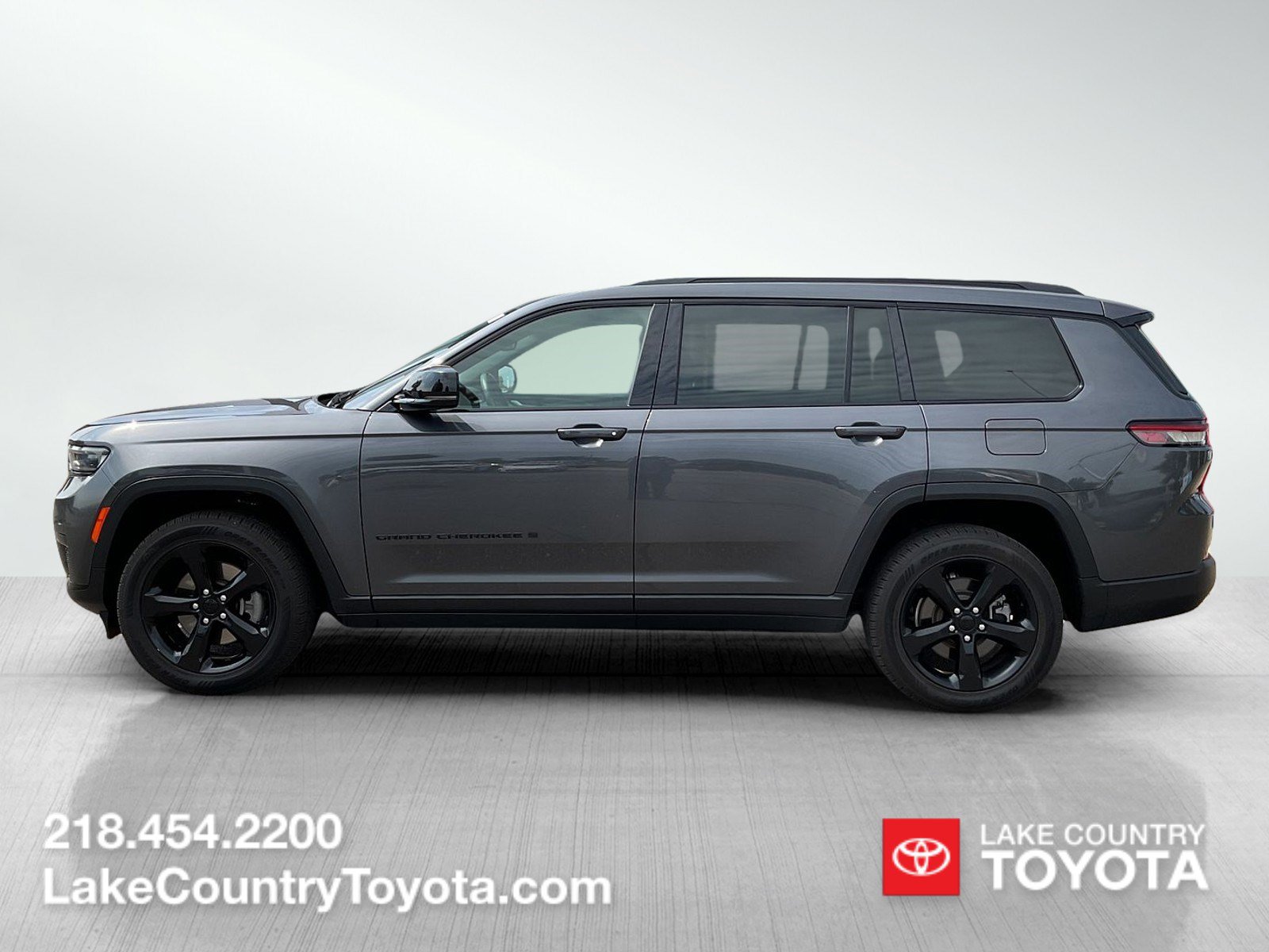 Used 2021 Jeep Grand Cherokee L Laredo AWD/4WD image 2
