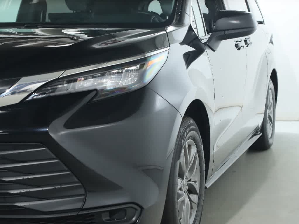 Certified 2026 Toyota Sienna LE AWD/4WD image 4
