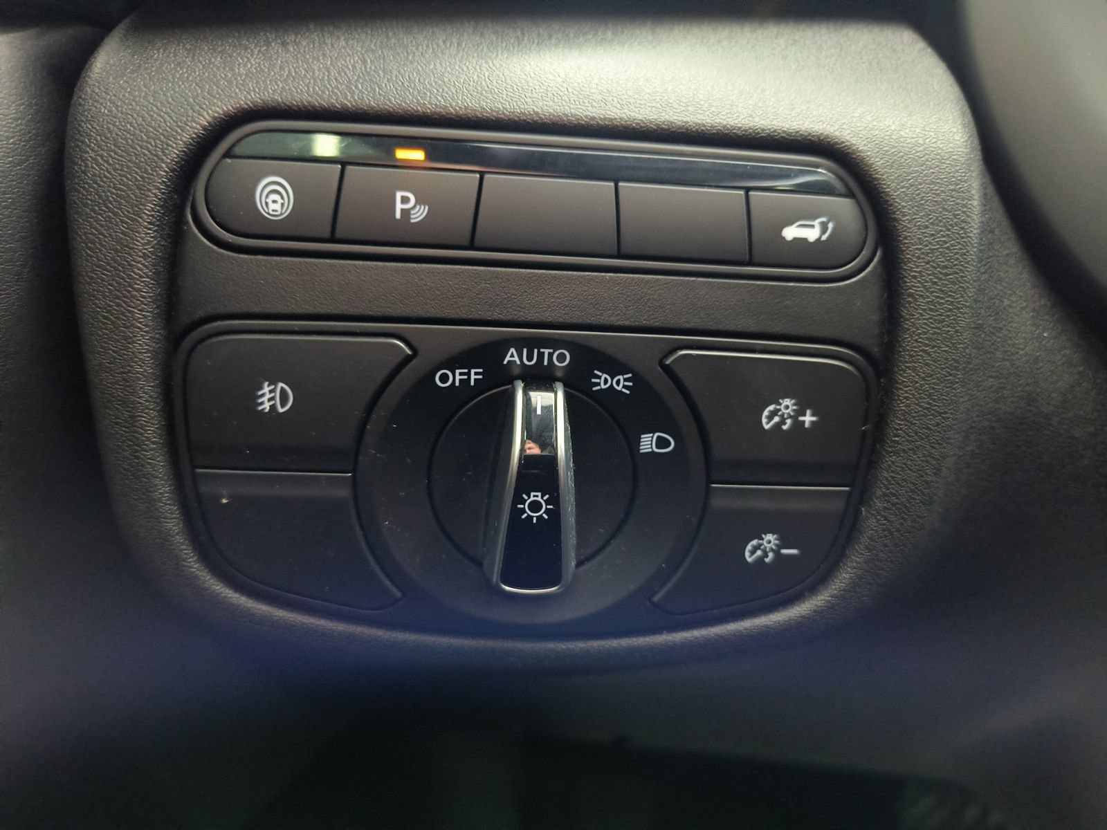 Used 2019 INFINITI QX50 Essential w/ Sensory Package FWD image 16