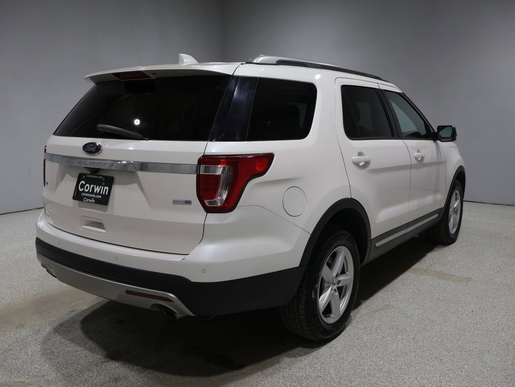 Used 2017 Ford Explorer XLT w/ Equipment Group 202A image 2