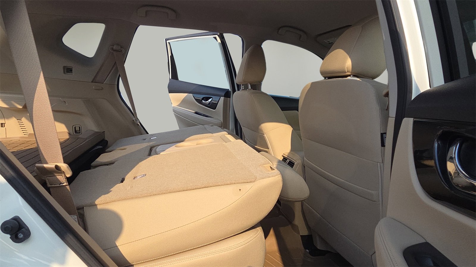 Used 2018 Nissan Rogue SV image 21