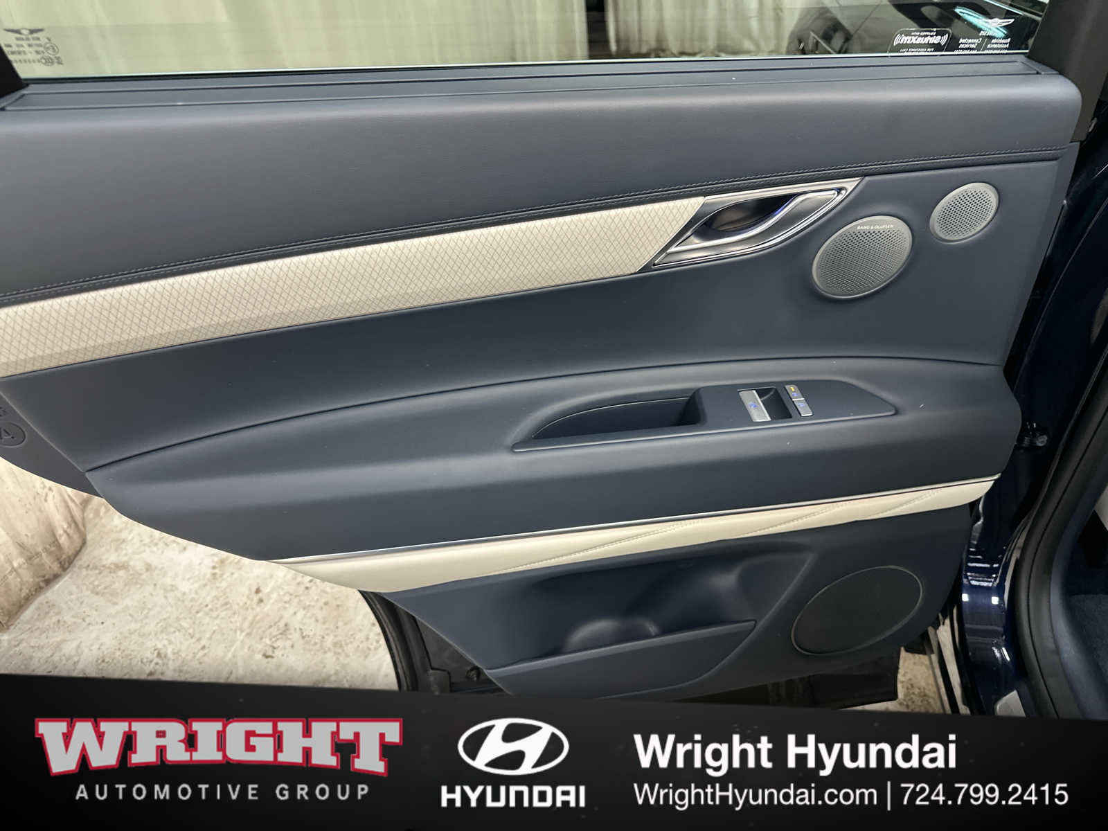 Certified 2025 Genesis GV80 3.5T Prestige AWD/4WD image 12