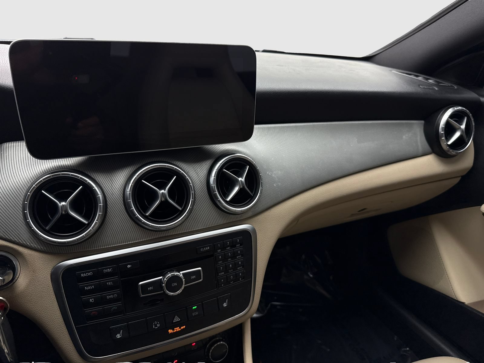 Used 2014 Mercedes-Benz CLA 250 image 24