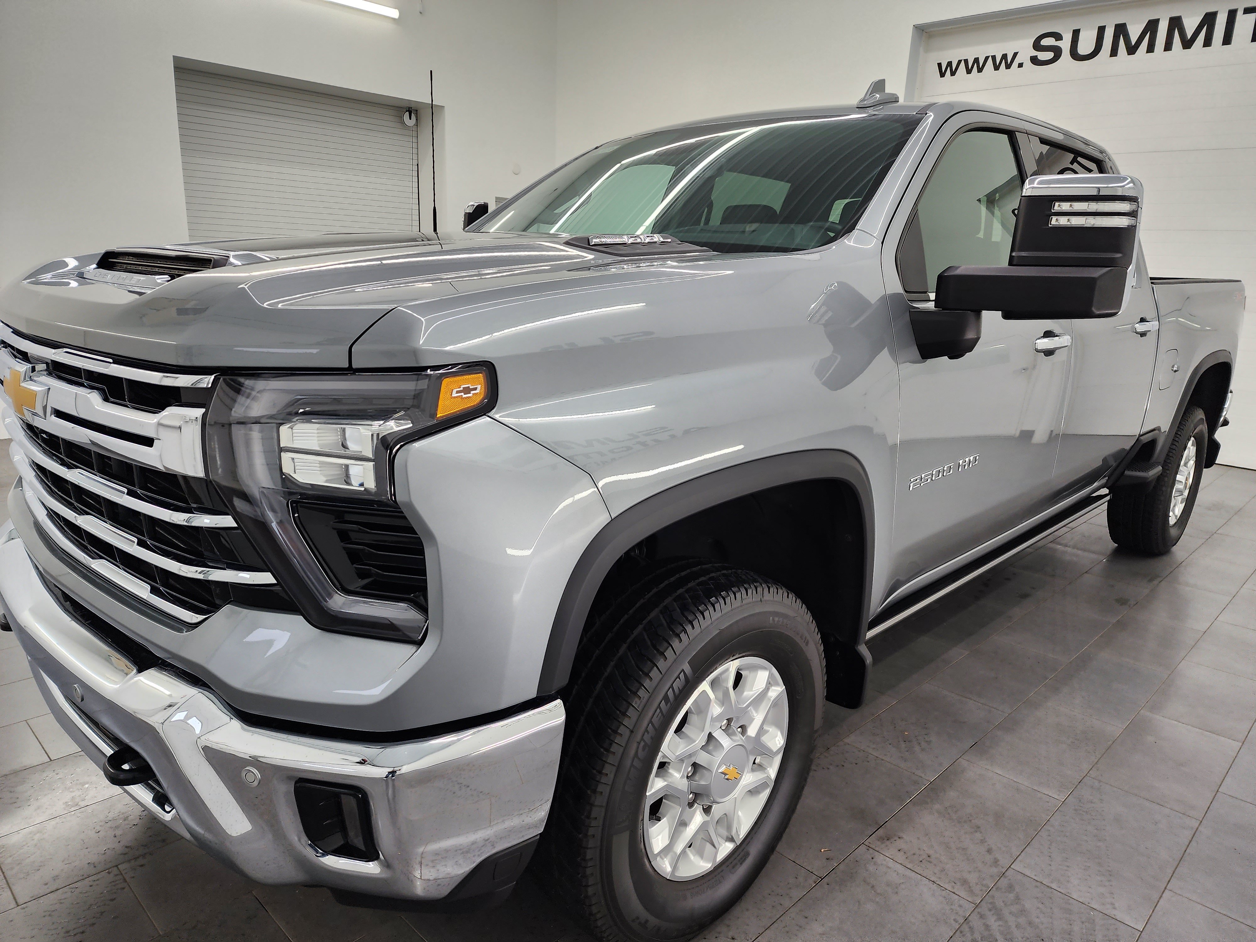 Used 2024 Chevrolet Silverado 2500 LTZ w/ LTZ Premium Package AWD/4WD image 7