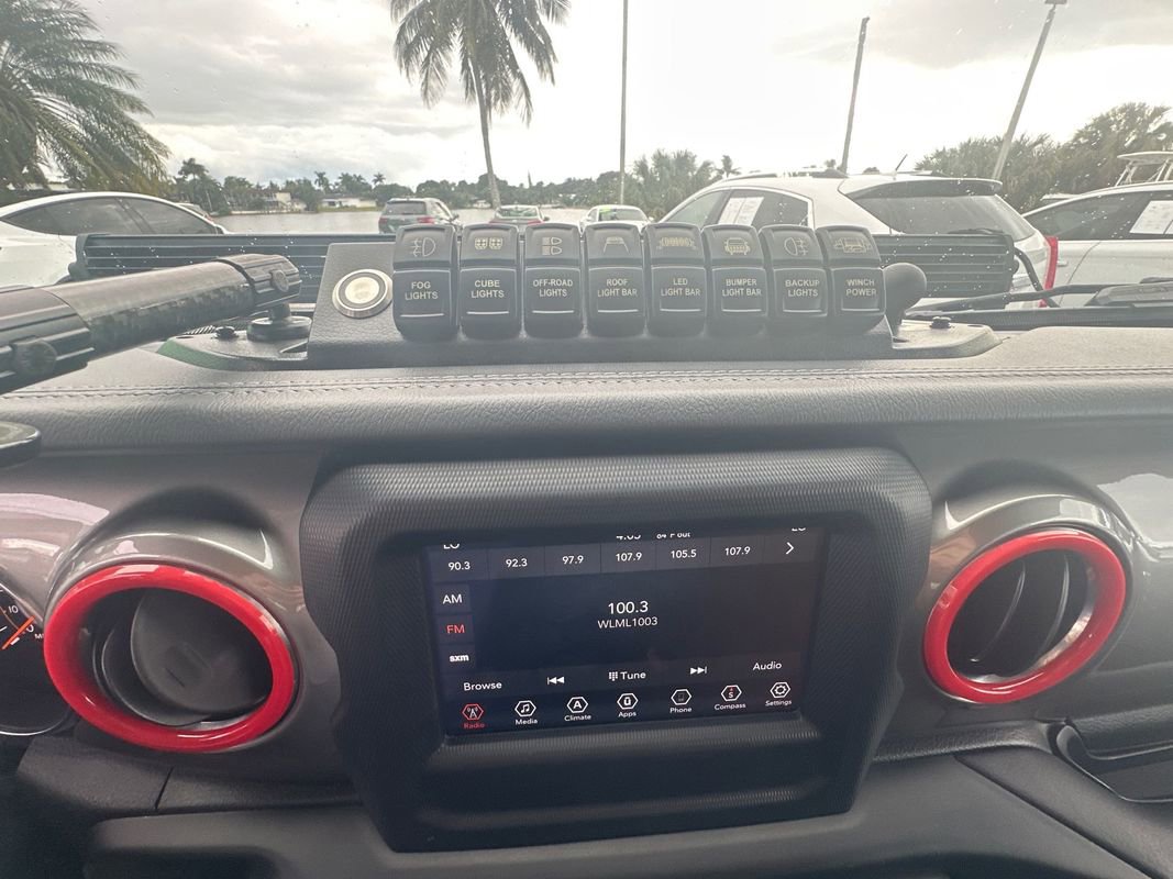 Used 2020 Jeep Wrangler Unlimited Sahara image 17