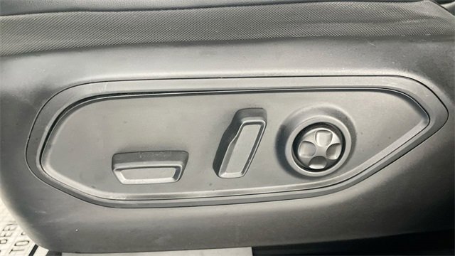 Used 2023 Jeep Grand Cherokee L Limited w/ Black Appearance Package image 35