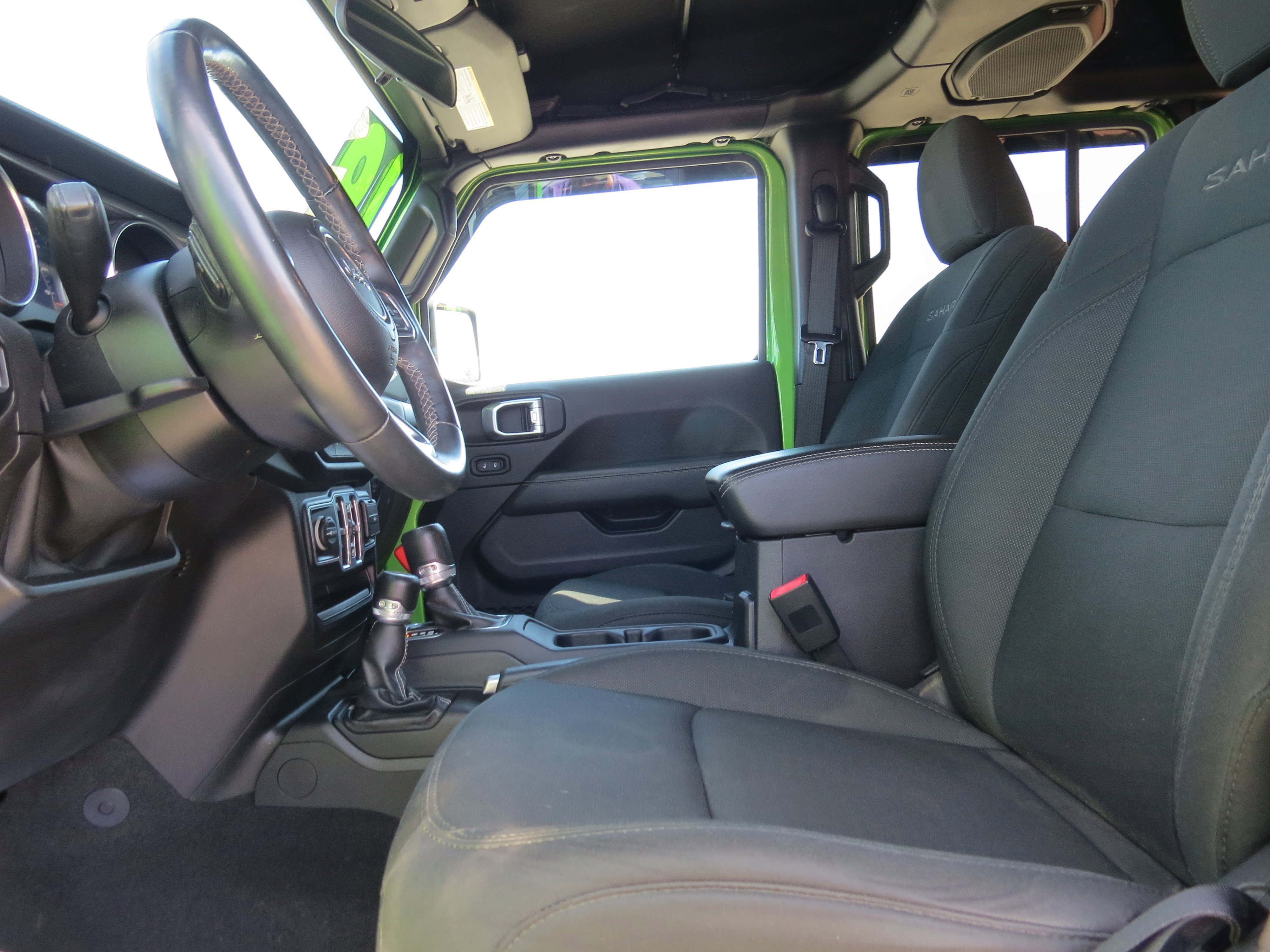 Used 2019 Jeep Wrangler Unlimited Sahara w/ Safety Group image 18