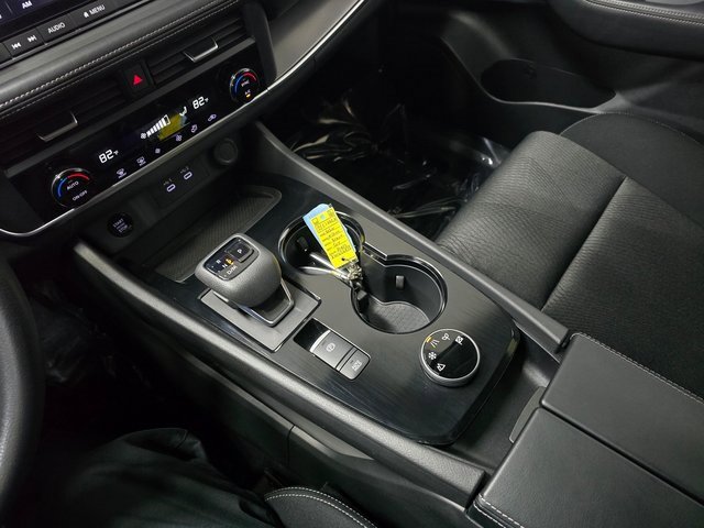 Used 2024 Nissan Rogue SV image 30