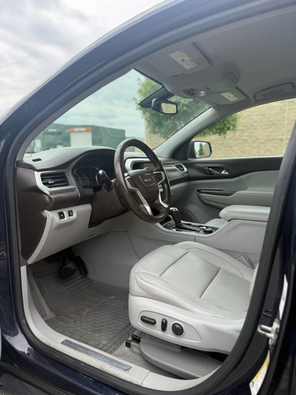 Used 2017 GMC Acadia SLT image 10
