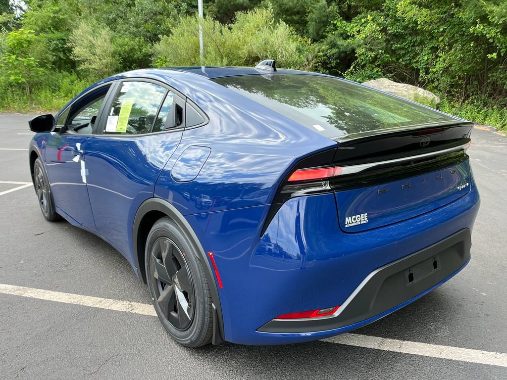 New 2026 Toyota Prius Plug-In Hybrid FWD video 3