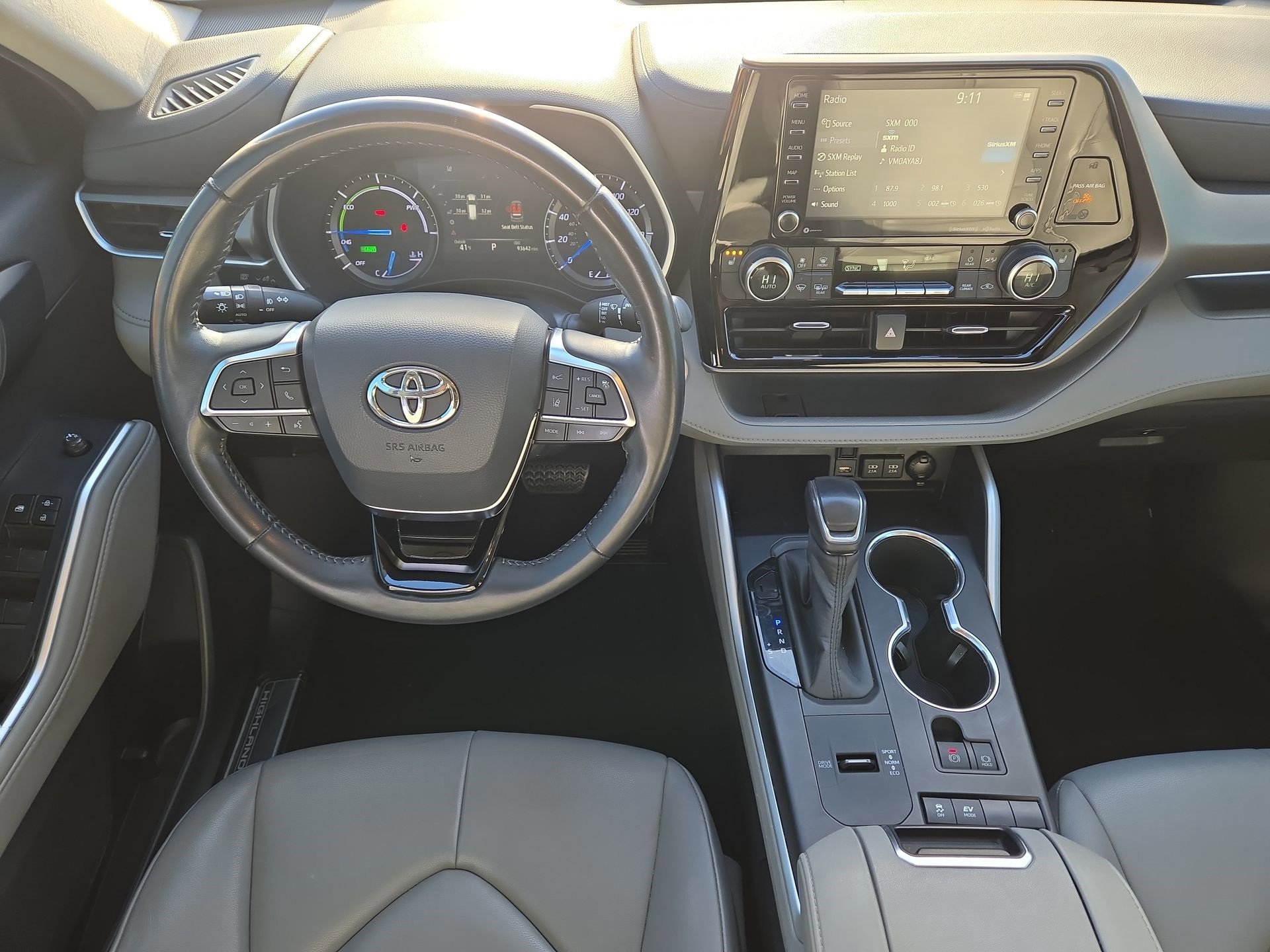 Used 2020 Toyota Highlander XLE image 14