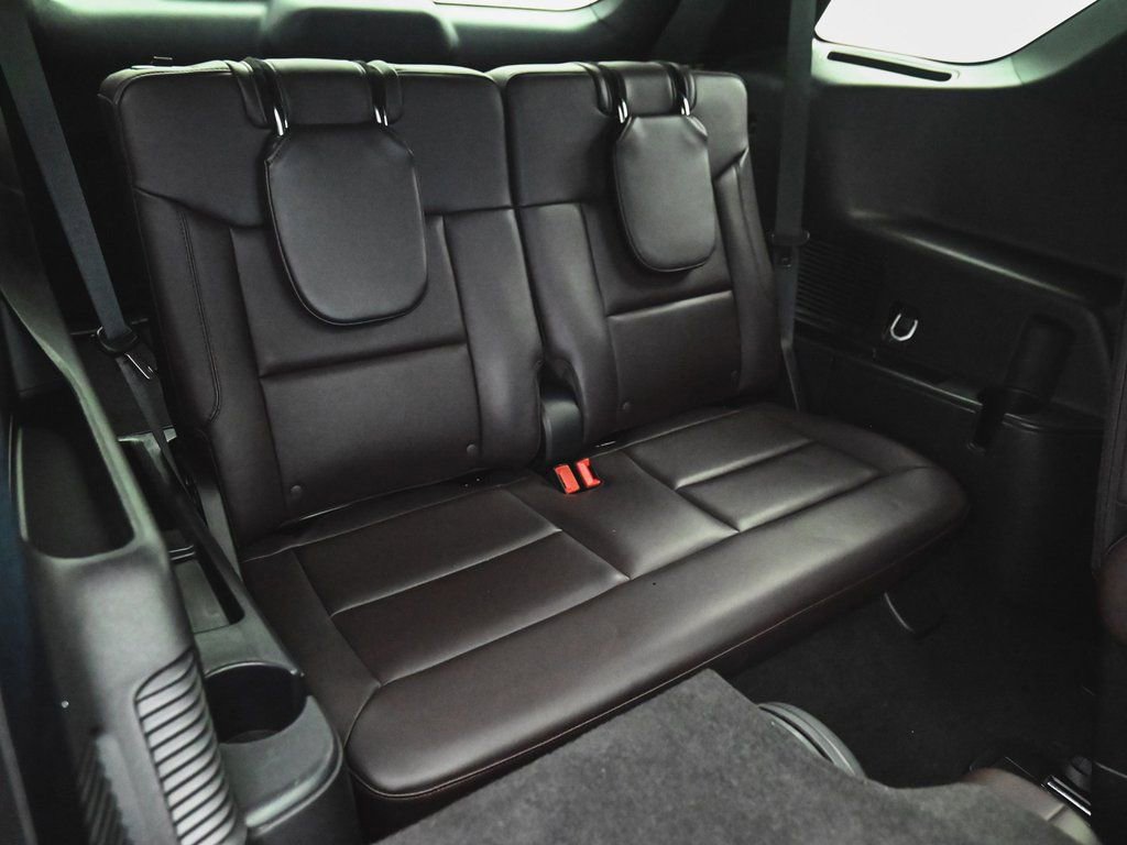 Used 2025 Ford Explorer Platinum w/ LUX Leather Package AWD/4WD image 34