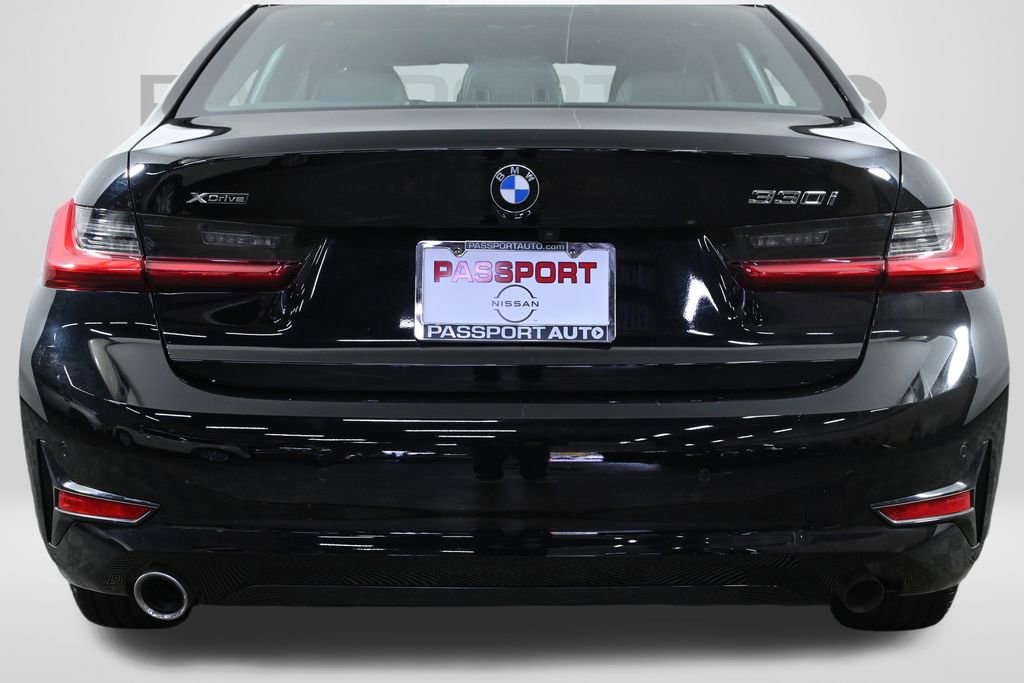 Used 2019 BMW 330i xDrive Sedan w/ Driving Assistance Package image 9
