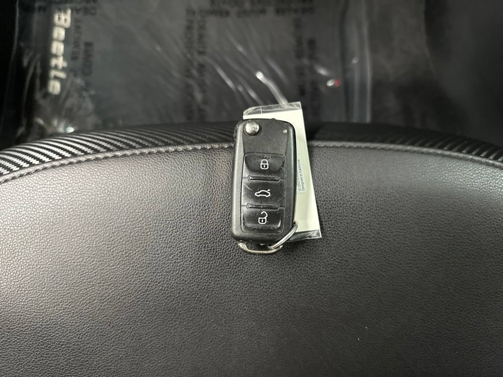 Used 2019 Volkswagen Beetle 2.0T SE FWD image 38