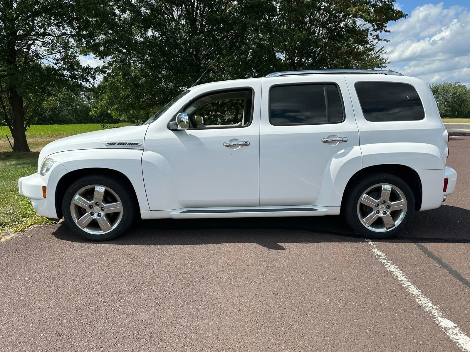 Used 2010 Chevrolet HHR LT w/ LT Preferred Equipment Group image 3