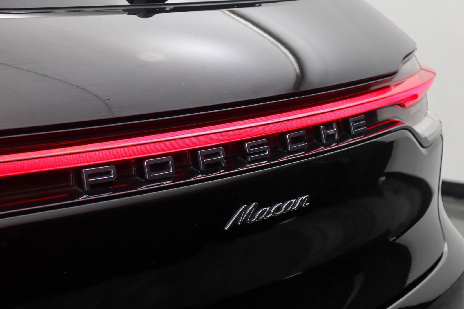 Used 2021 Porsche Macan AWD/4WD image 16