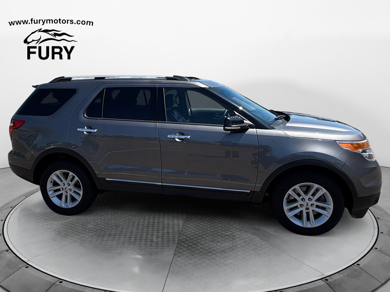 Used 2014 Ford Explorer XLT w/ Equipment Group 202A AWD/4WD image 2