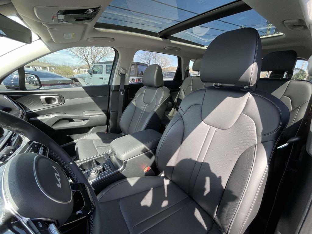 Certified 2025 Kia Sorento S w/ Panoramic Sunroof Package image 30