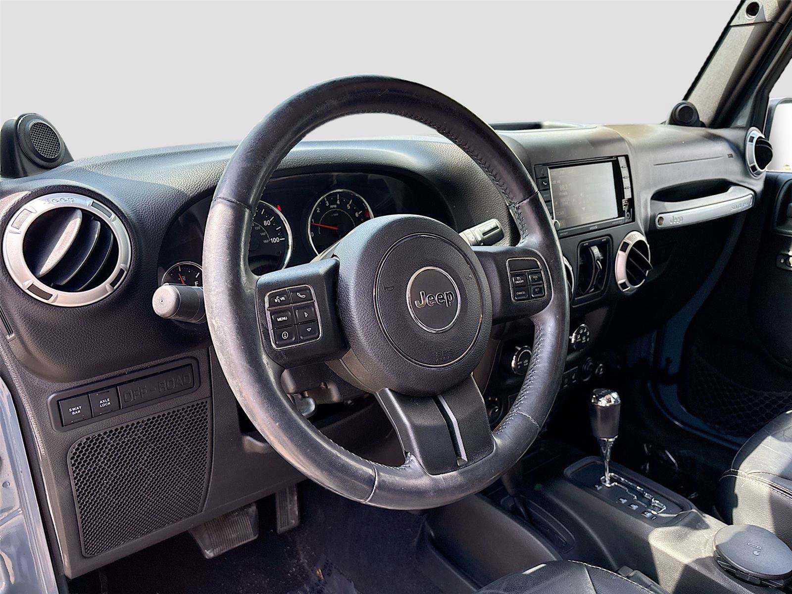 Used 2014 Jeep Wrangler Unlimited Rubicon w/ Connectivity Group AWD/4WD image 9