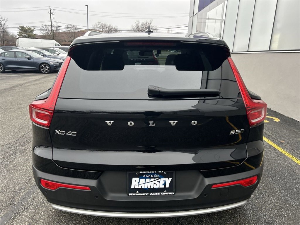 New 2025 Volvo XC40 B5 Ultra w/ Climate Package image 16