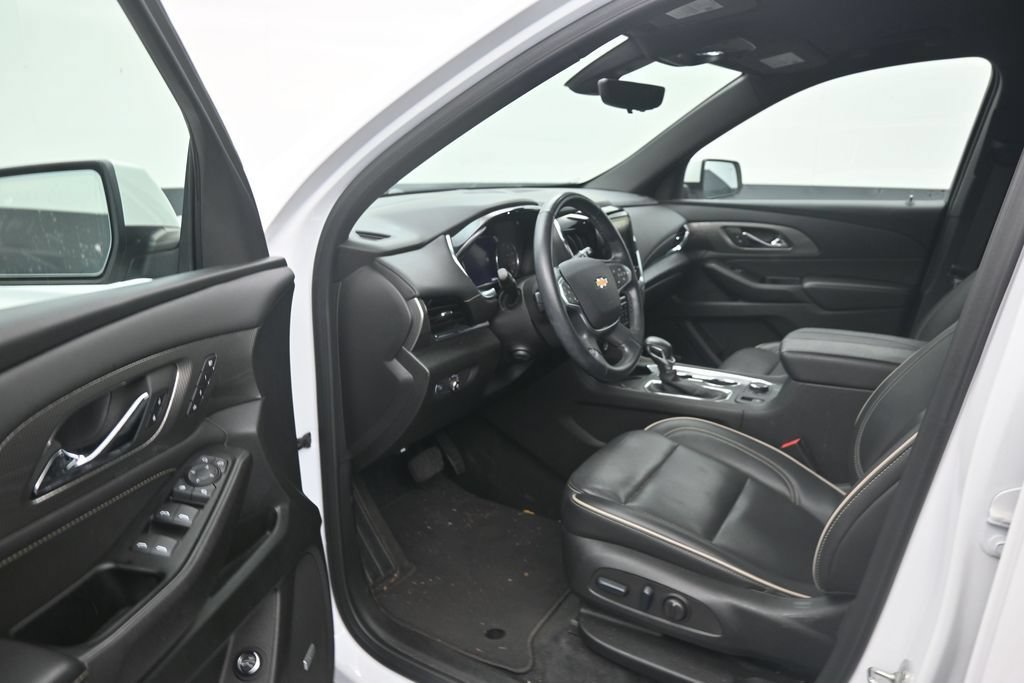 Used 2023 Chevrolet Traverse Premier FWD image 10