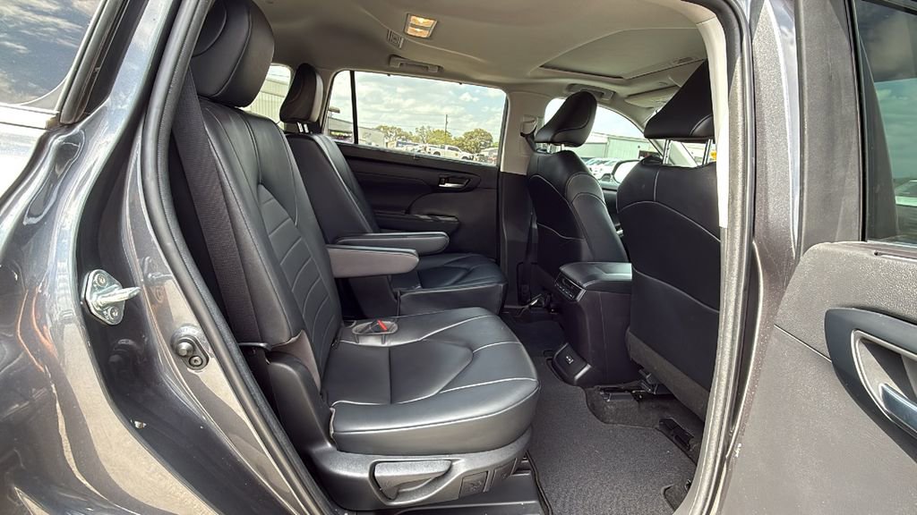 Used 2023 Toyota Highlander XLE image 25