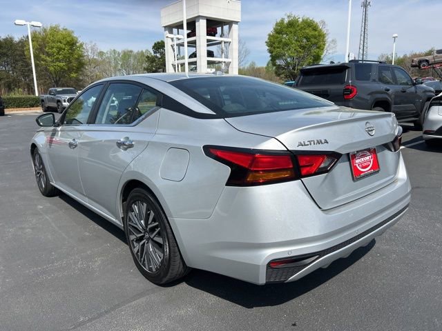 Used 2024 Nissan Altima 2.5 SV image 9