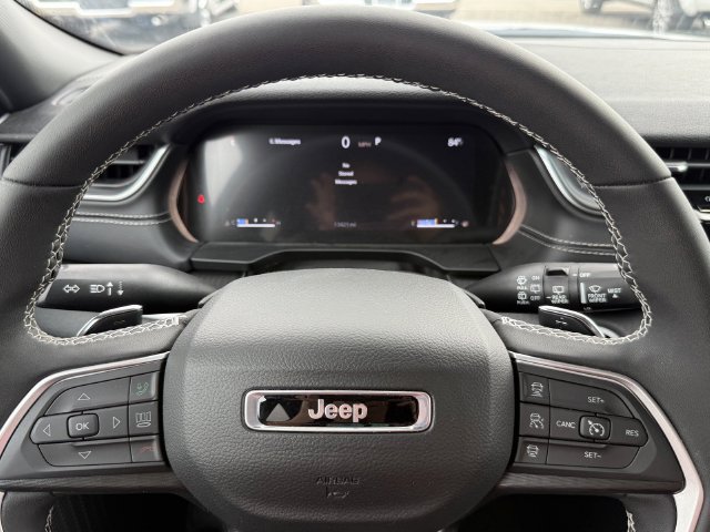 Used 2025 Jeep Grand Cherokee Laredo X w/ Luxury Tech Group I AWD/4WD image 19