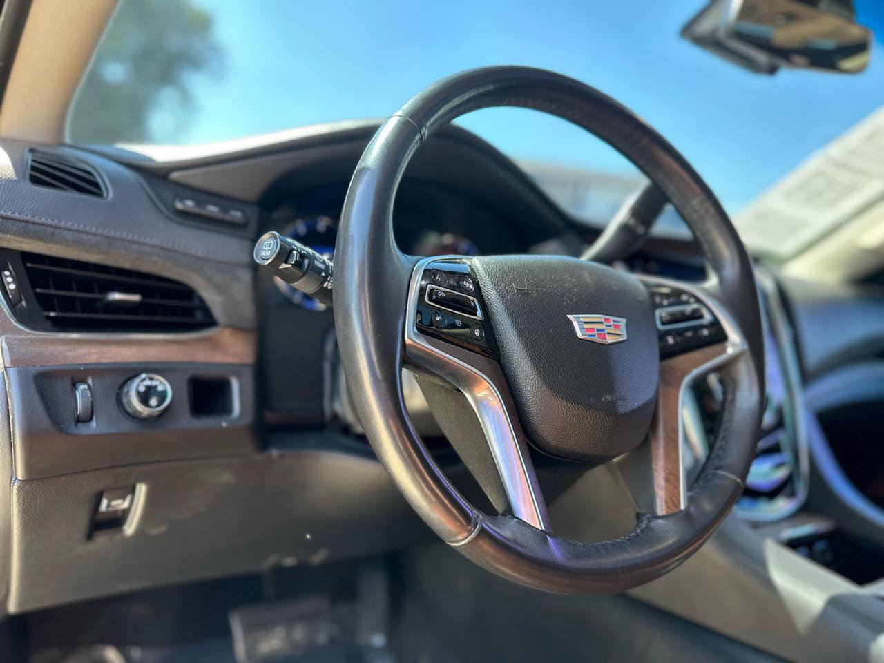 Used 2017 Cadillac Escalade Premium Luxury RWD image 12