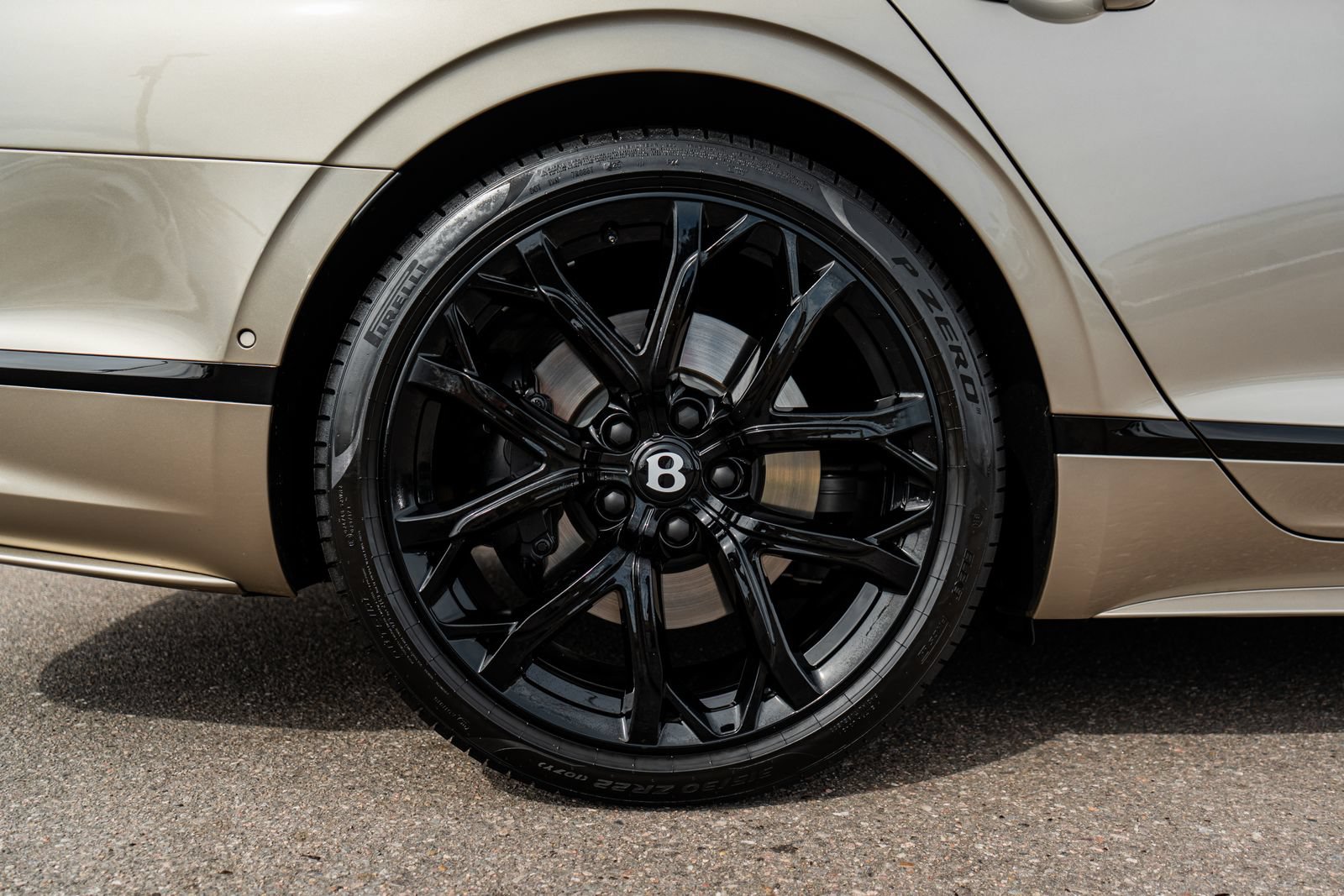 Certified 2025 Bentley Flying Spur Plug-In Hybrid AWD/4WD image 15