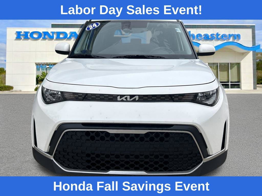 Used 2024 Kia Soul LX w/ Option Group 015 FWD image 2
